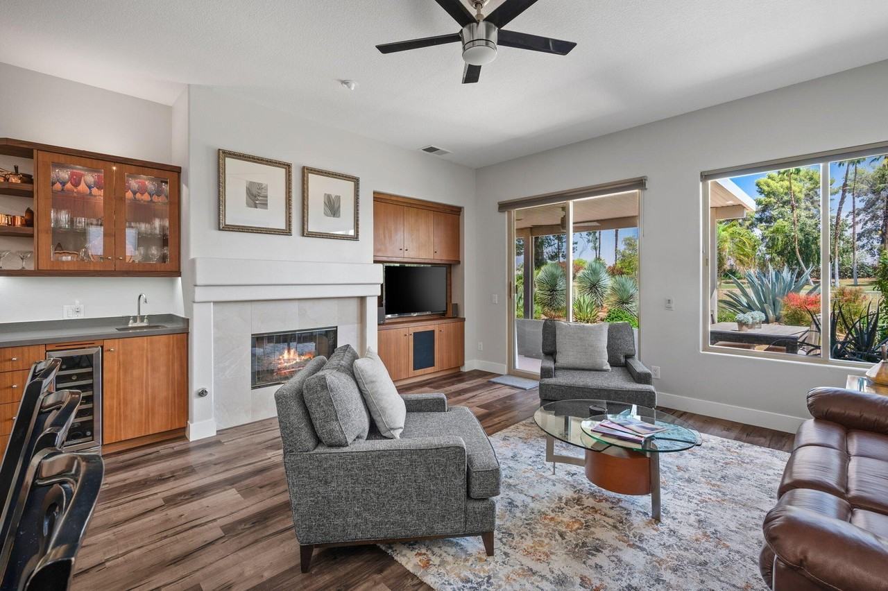 105 Kavenish Dr - Photo 2 of 29