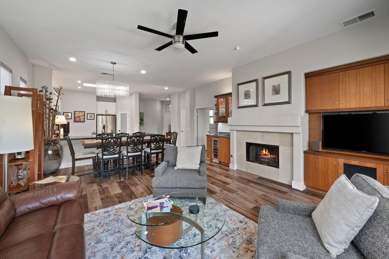 105 Kavenish Dr - Photo 5 of 29