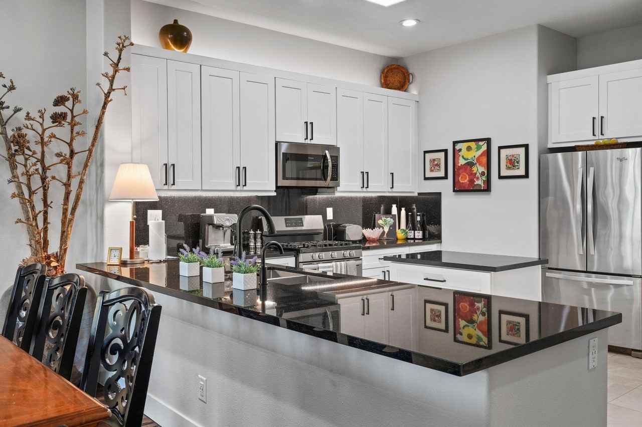 105 Kavenish Dr - Photo 7 of 29