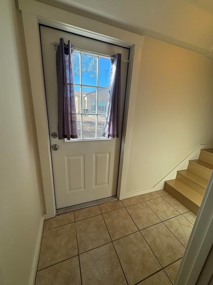 605 S Washington St - Photo 5 of 23