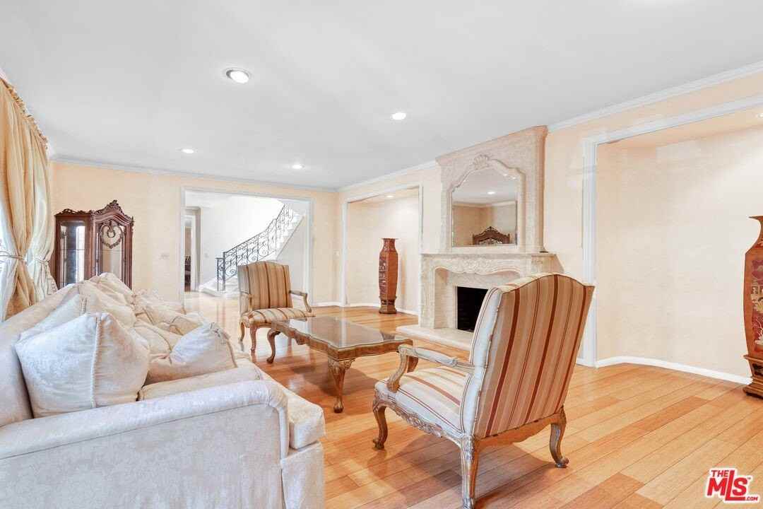 1148 Coldwater Canyon Dr - Photo 5 of 50