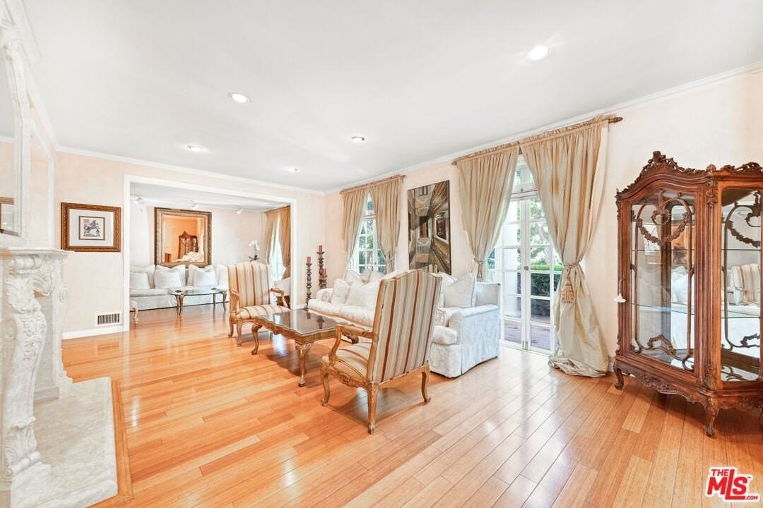 1148 Coldwater Canyon Dr - Photo 7 of 50