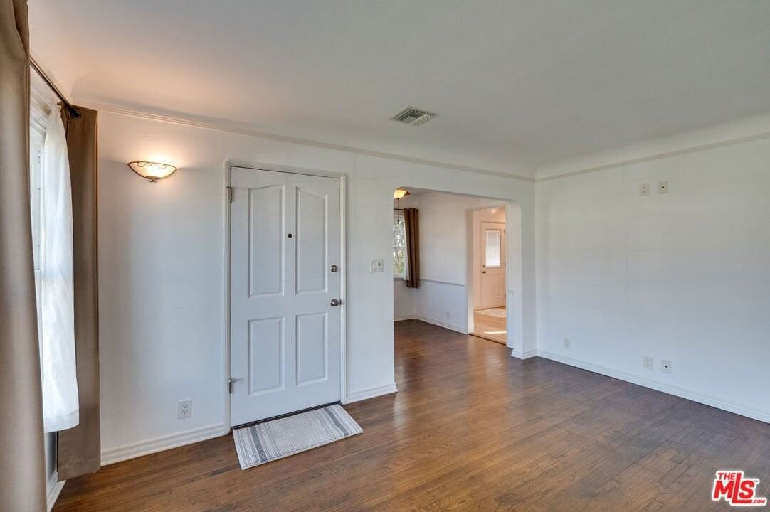 6408 W 82nd St - Photo 5 of 25