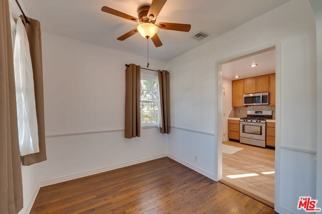 6408 W 82nd St - Photo 7 of 25