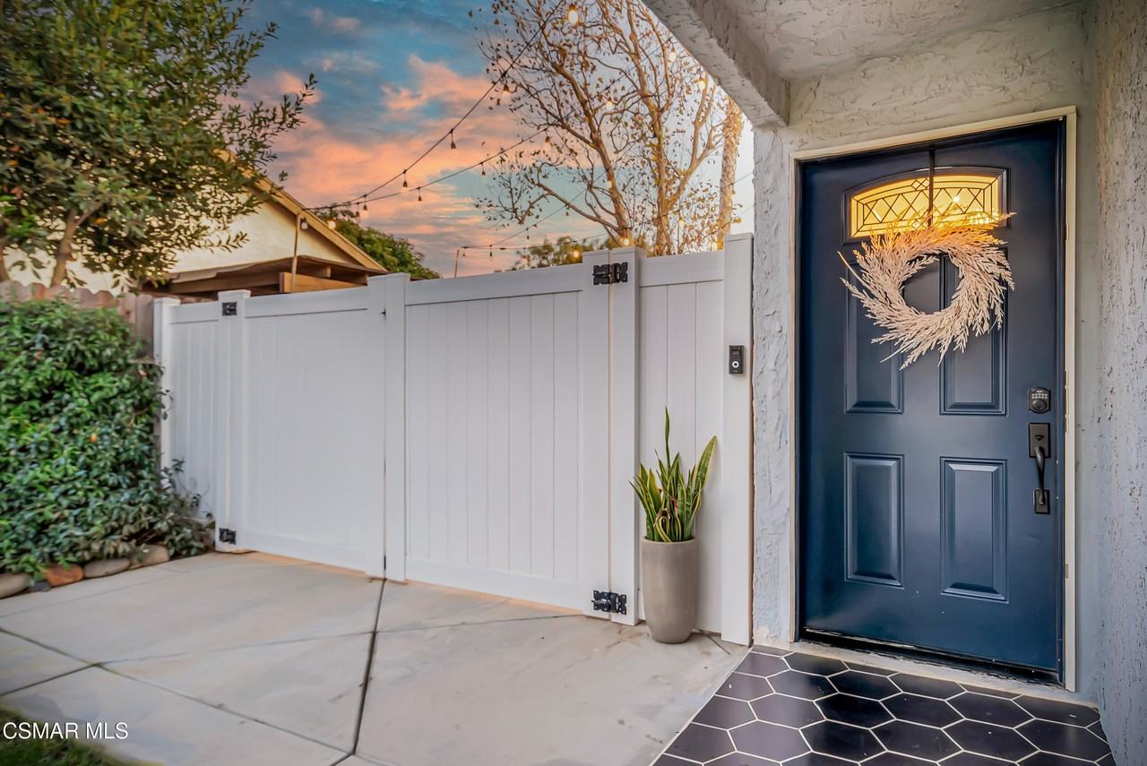 4878 Colony Dr - Photo 2 of 26