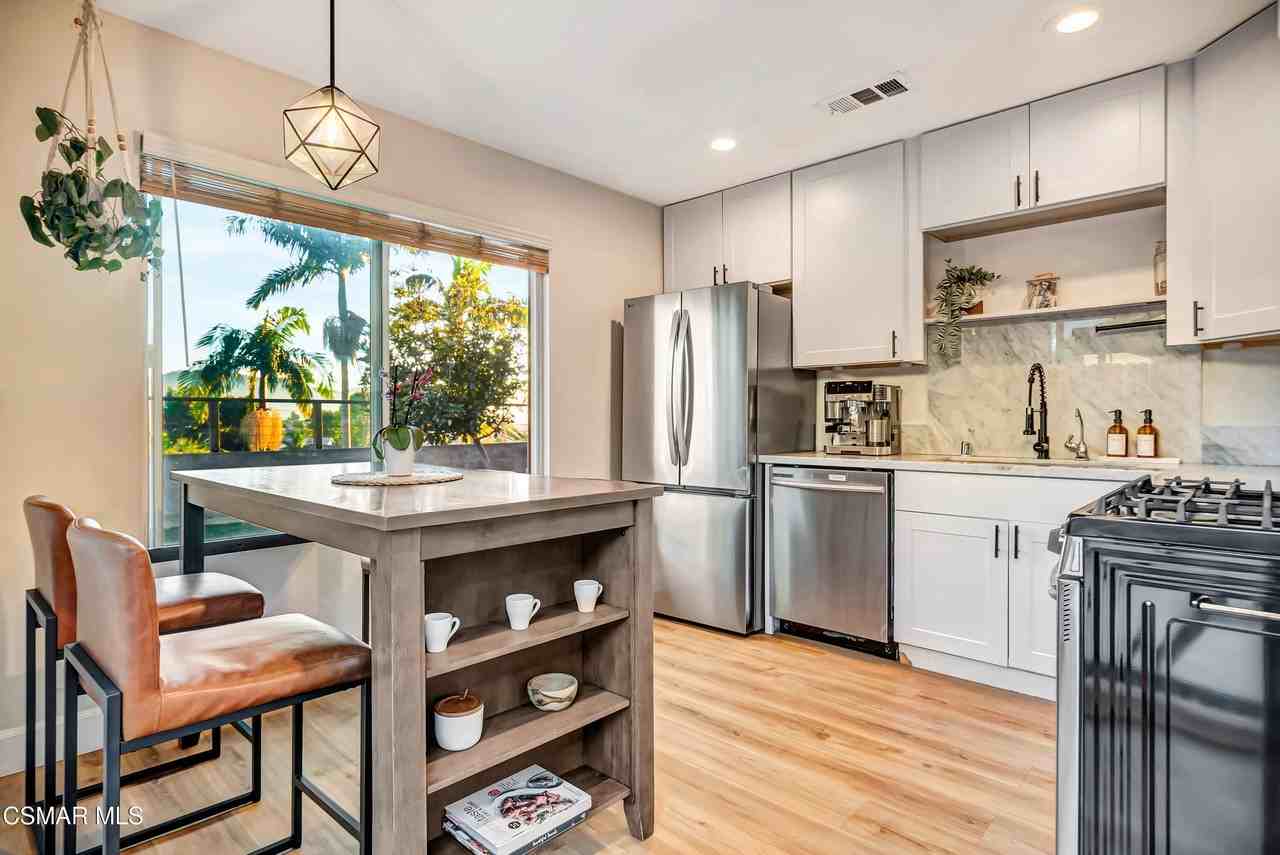 4878 Colony Dr - Photo 5 of 26