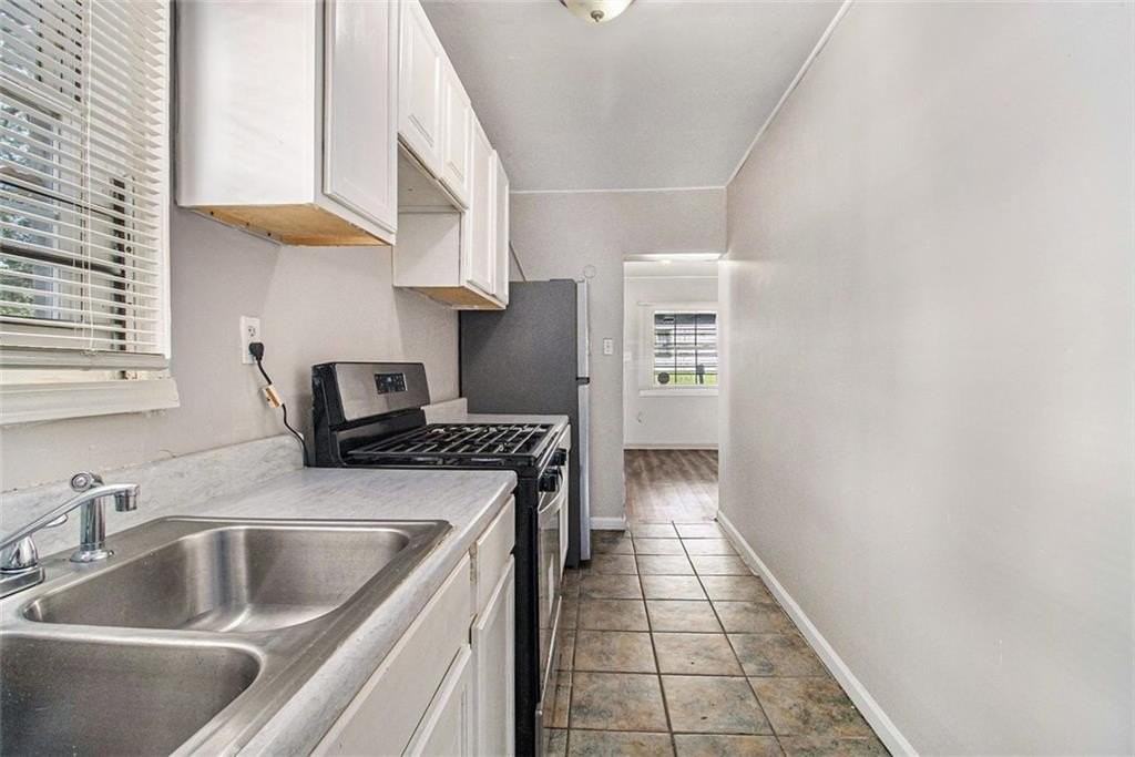 1129 Windsor St Sw - Photo 7 of 12