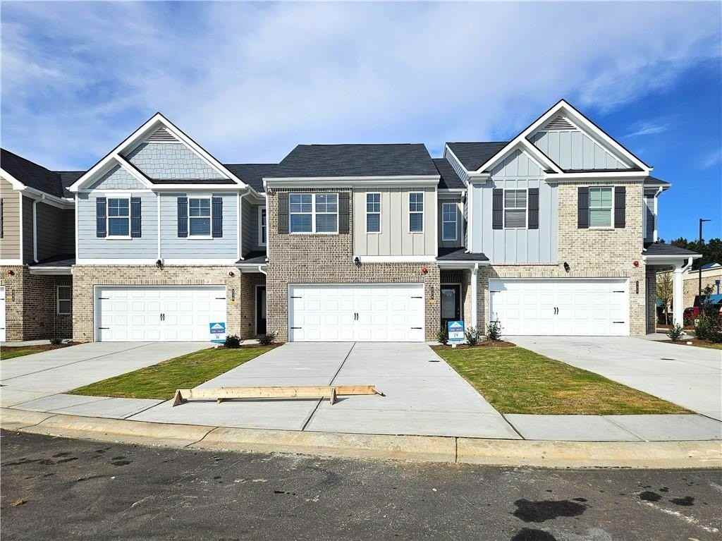 334 Lanier Cir - Photo 2 of 23