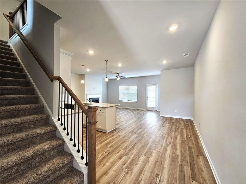 334 Lanier Cir - Photo 4 of 23