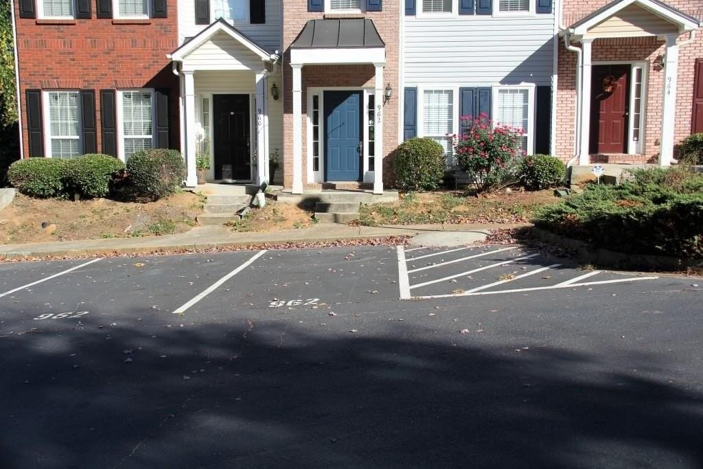 962 Tree Creek Blvd - Photo 3 of 16