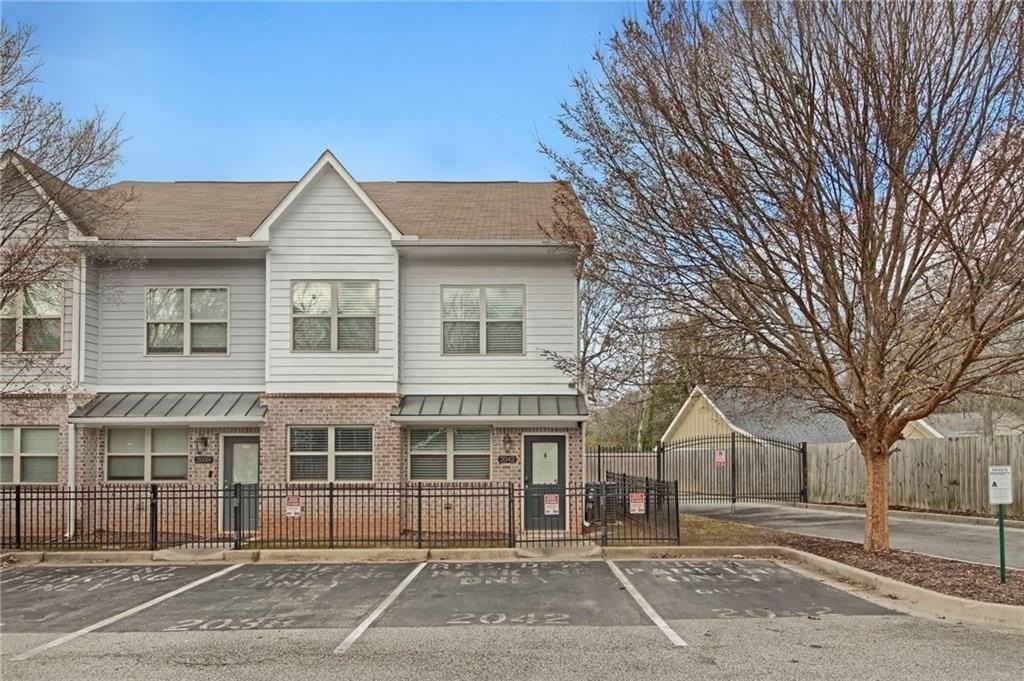 2042 Bolton Rd Nw - Photo 2 of 30