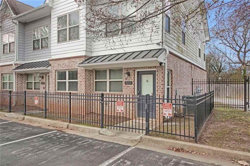 2042 Bolton Rd Nw - Photo 3 of 30