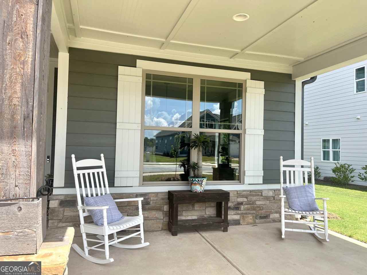 1180 Legend Dr - Photo 2 of 15