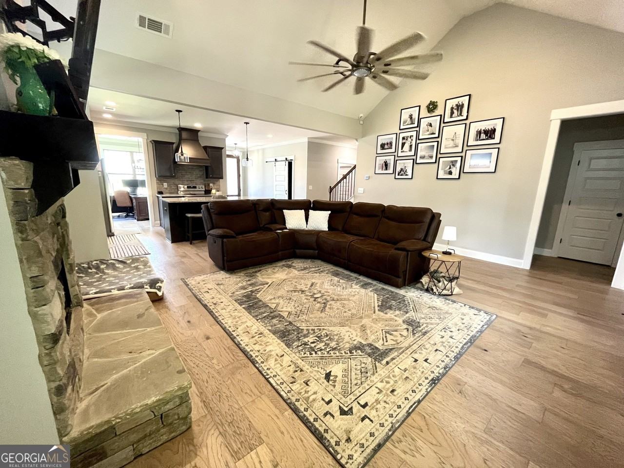 1180 Legend Dr - Photo 4 of 15