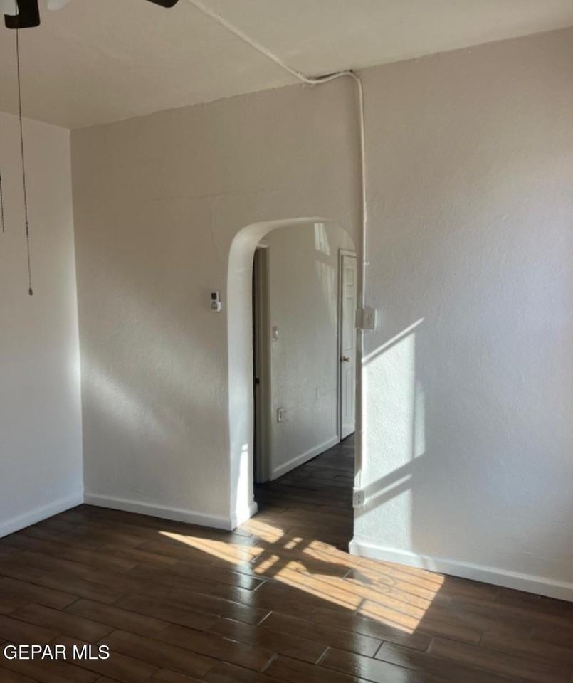 520 S Park St - Photo 2 of 9