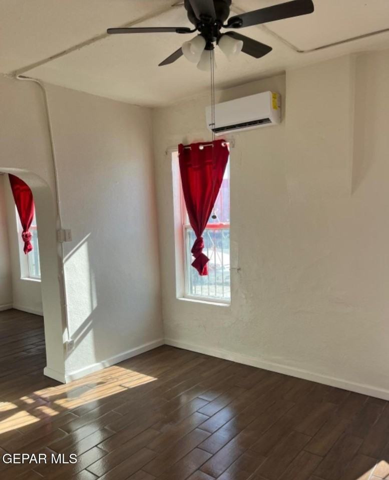 520 S Park St - Photo 4 of 9