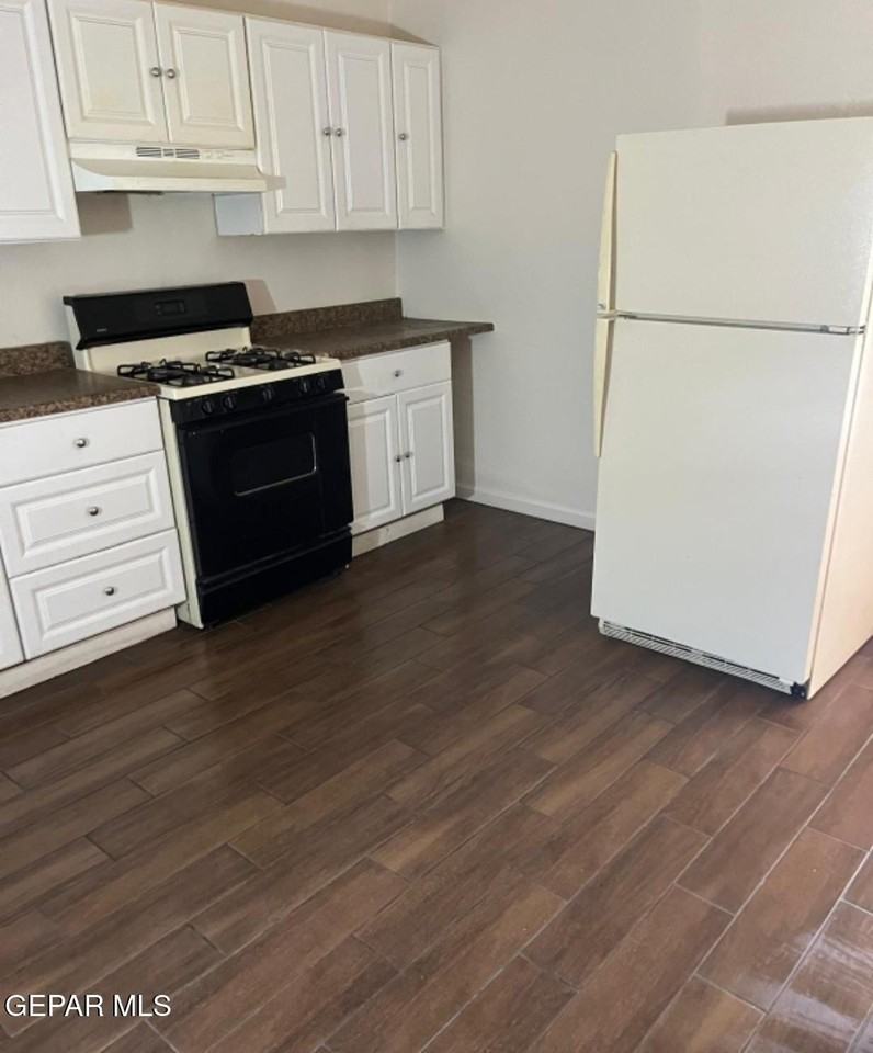 520 S Park St - Photo 7 of 9