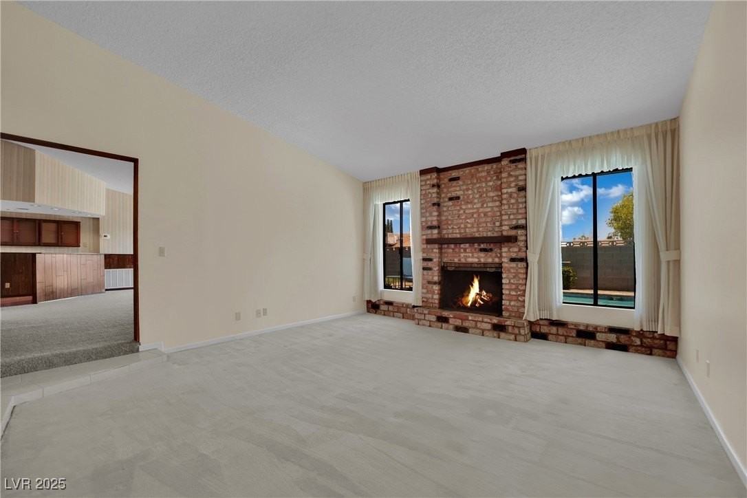 1543 Mancha Dr - Photo 3 of 39