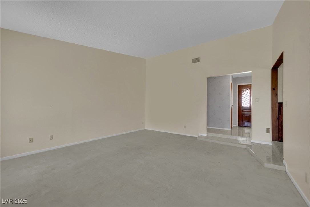 1543 Mancha Dr - Photo 4 of 39