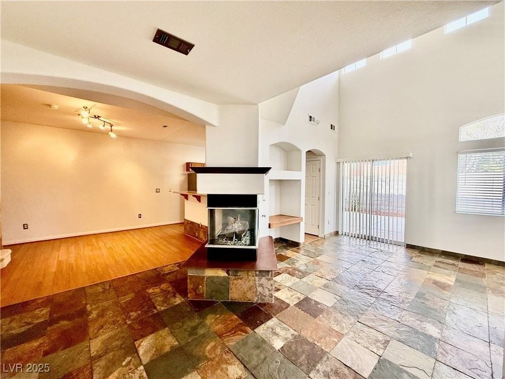 1802 Ellisworth Pl - Photo 4 of 32