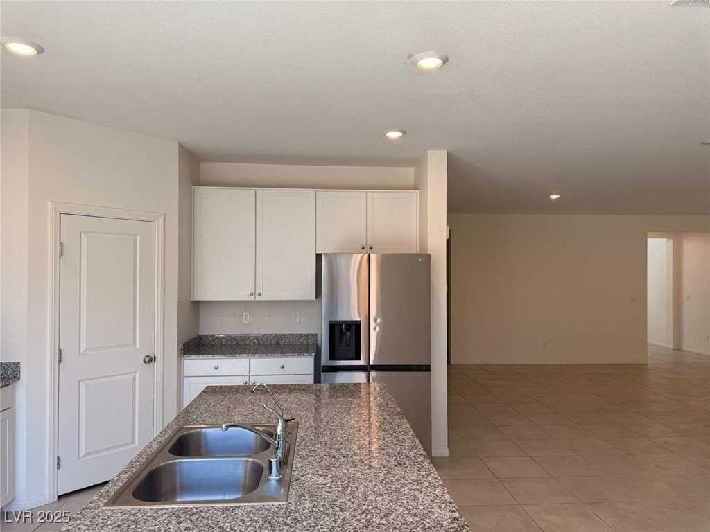 5961 Bruselas St - Photo 3 of 17