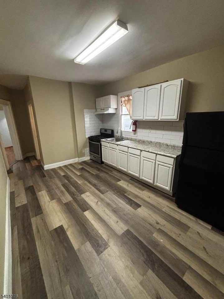 422 Jelliff Ave #2 - Photo 3 of 16