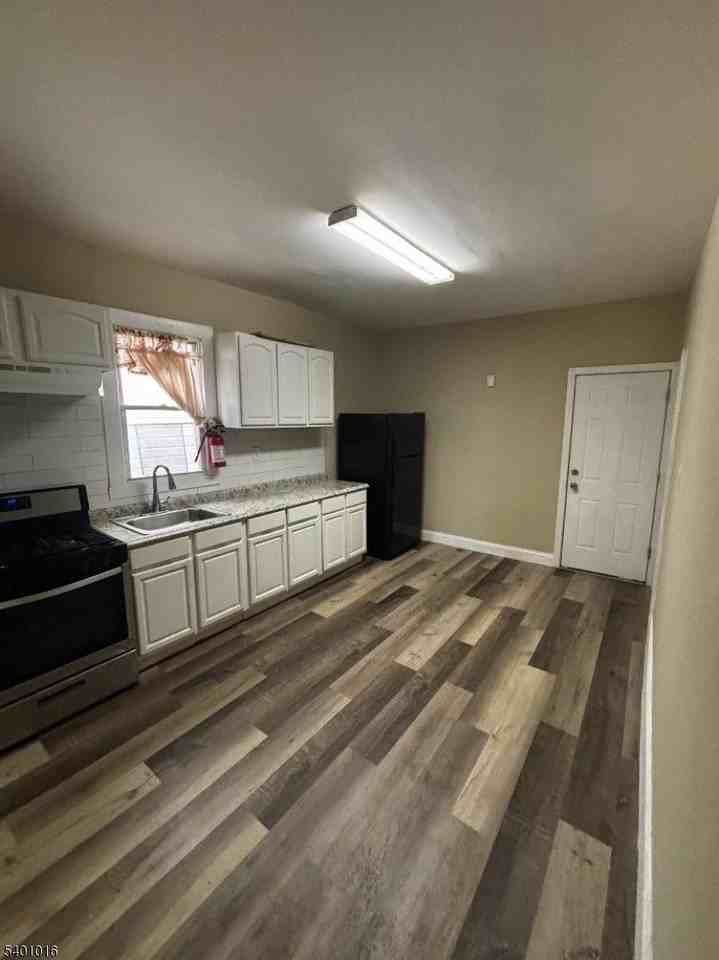 422 Jelliff Ave #2 - Photo 4 of 16