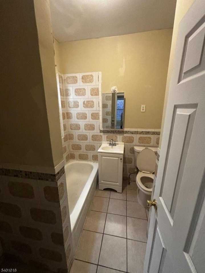 422 Jelliff Ave #2 - Photo 5 of 16