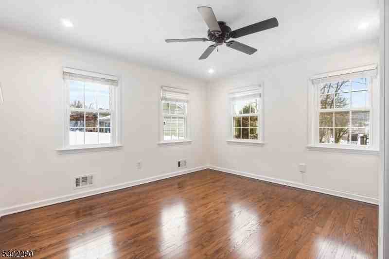 6 Nottingham Rd - Photo 6 of 47