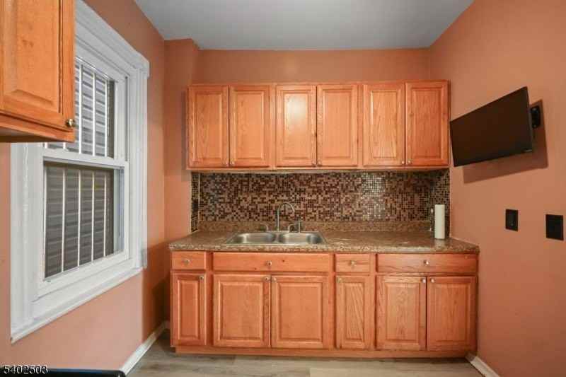 172 Hickory St - Photo 7 of 18