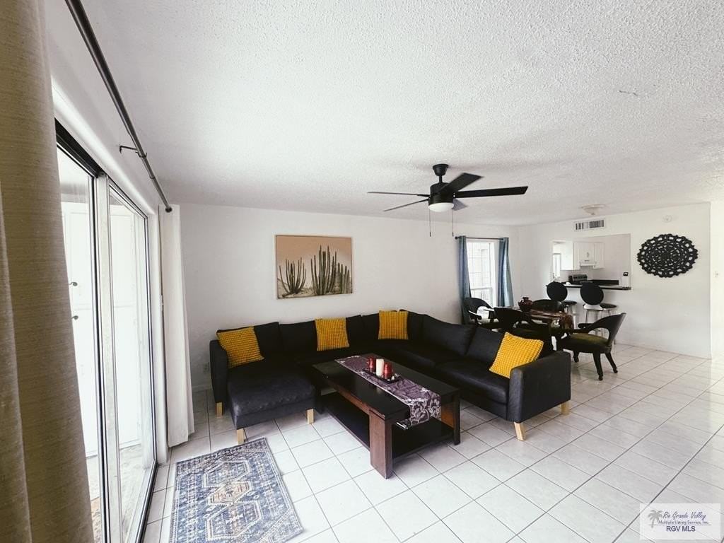 714 Continental Dr Apt 3 - Photo 3 of 19