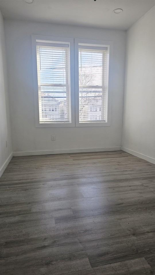 215 Mallory Ave #1 - Photo 5 of 5