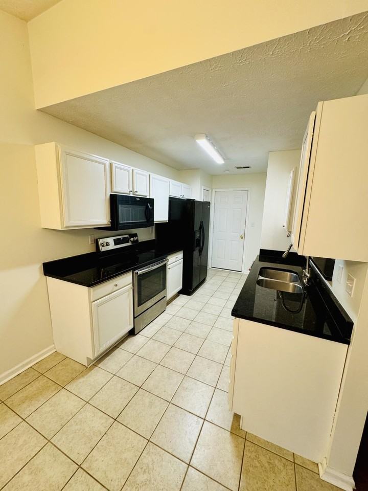 101 Brookstone Rd - Photo 5 of 15