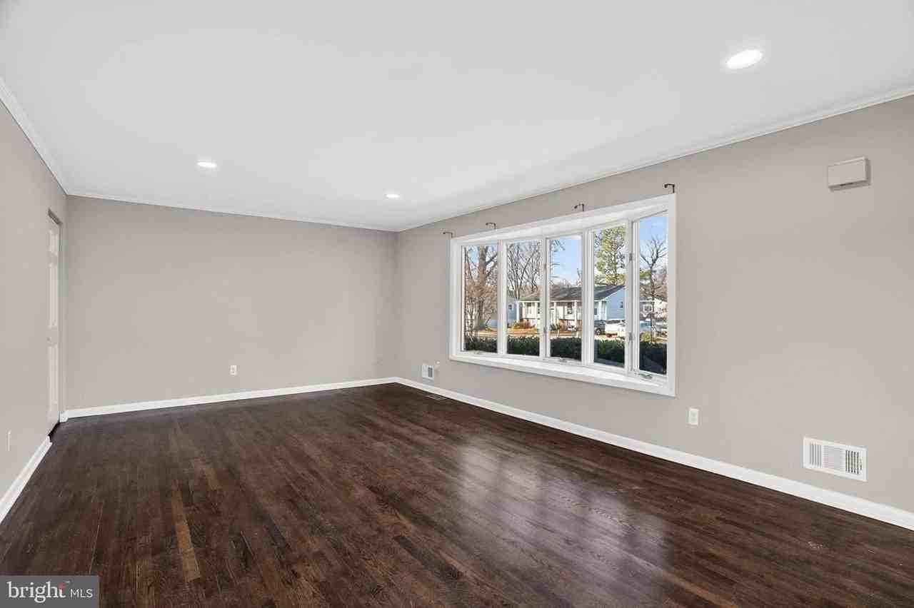 927 Juliet Ln - Photo 4 of 41