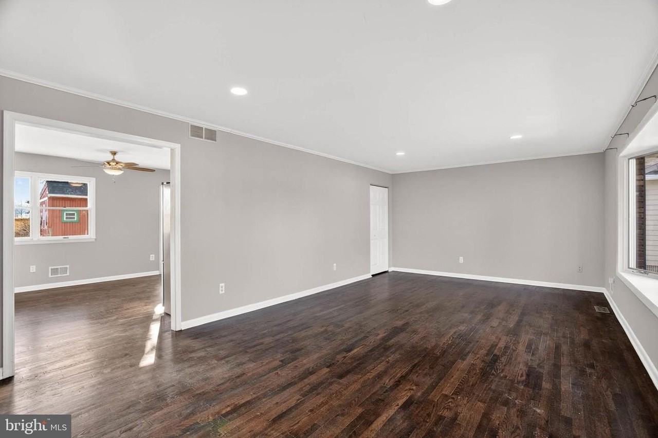 927 Juliet Ln - Photo 6 of 41