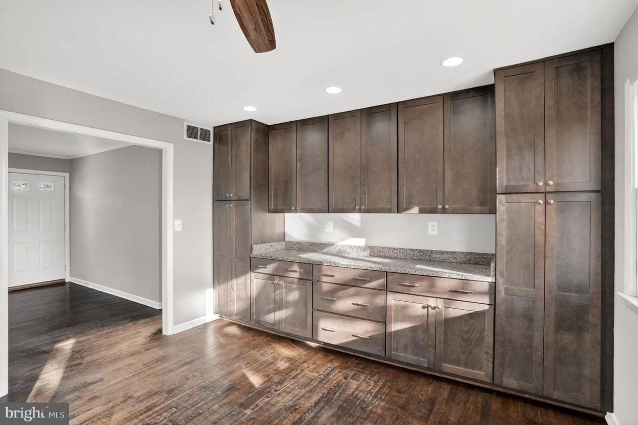 927 Juliet Ln - Photo 7 of 41