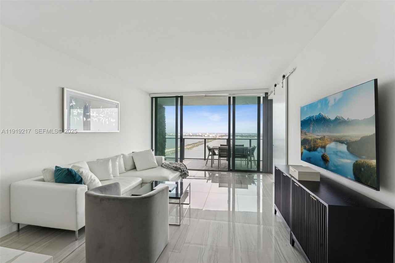 3131 Ne 7th Ave #4204 - Photo 5 of 50