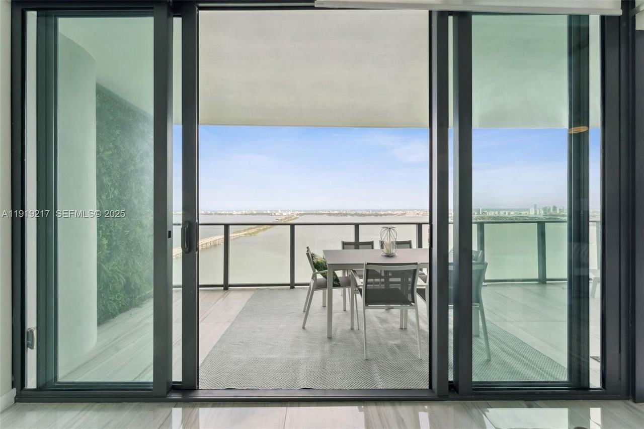 3131 Ne 7th Ave #4204 - Photo 6 of 50