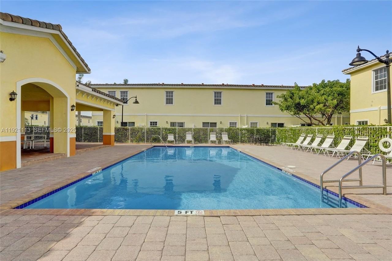 4029 Nw 11th Dr #4029 - Photo 5 of 28