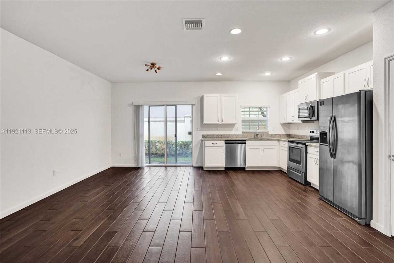 4029 Nw 11th Dr #4029 - Photo 6 of 28