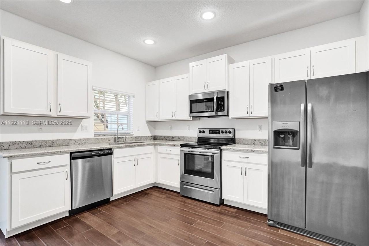 4029 Nw 11th Dr #4029 - Photo 7 of 28