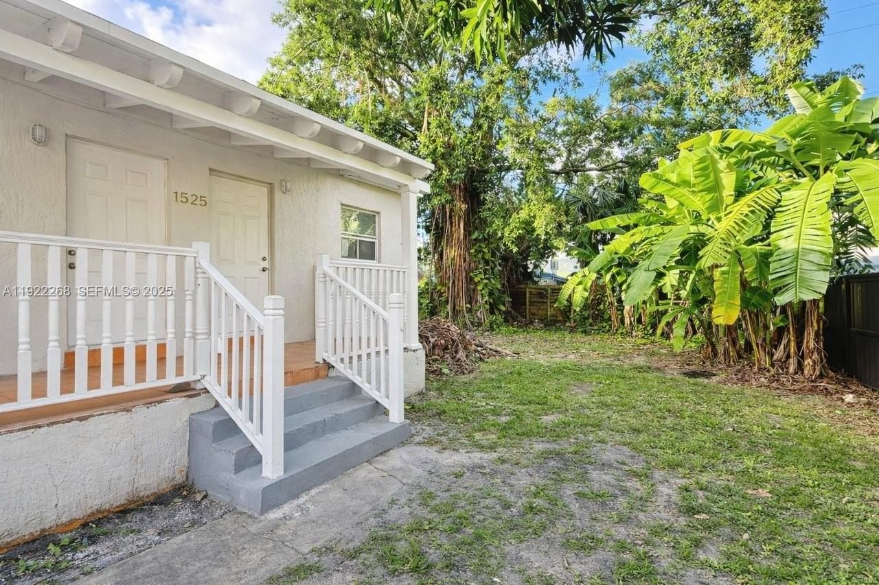 1525 Ne 110th Ter #1525 - Photo 2 of 29