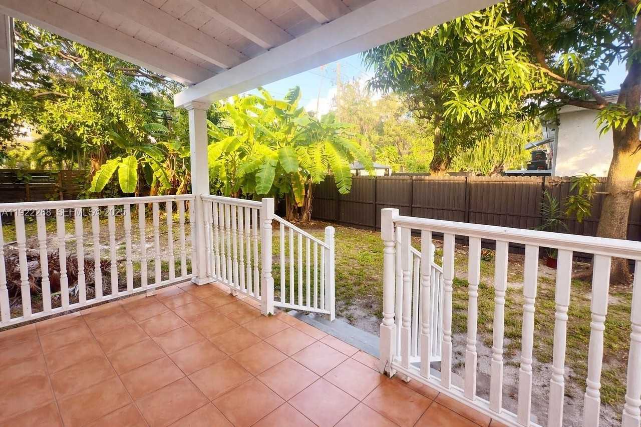 1525 Ne 110th Ter #1525 - Photo 4 of 29