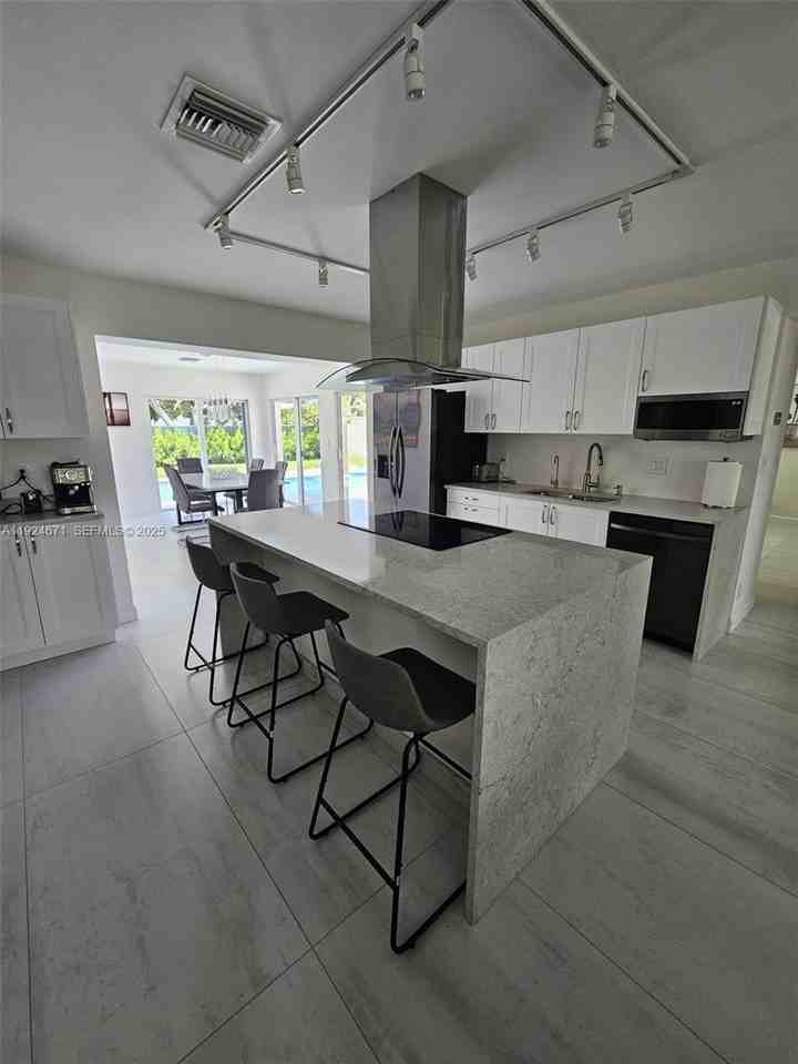 1001 Se 14th Dr - Photo 5 of 20