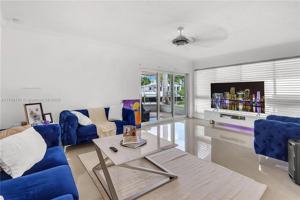 featured image of 2424 Ne 18th Ave