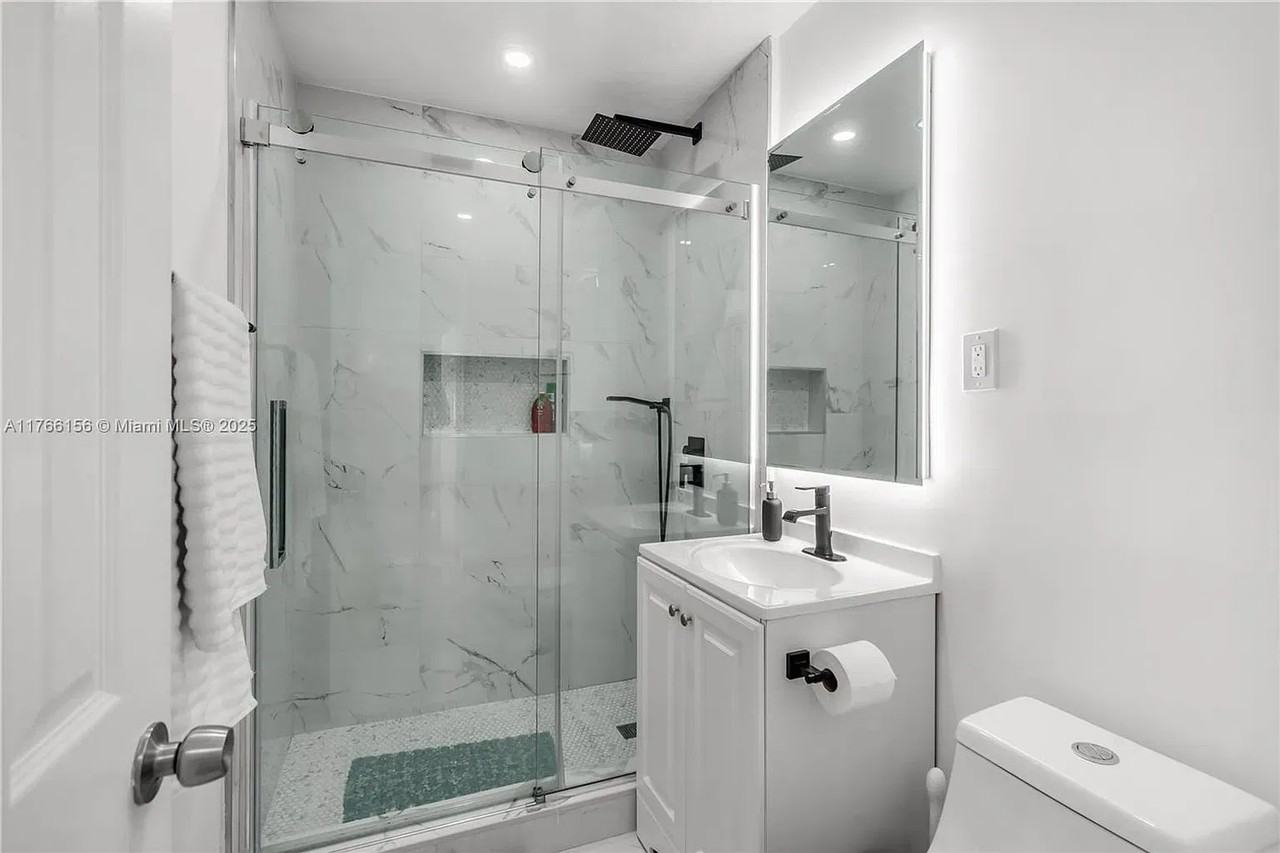 2424 Ne 18th Ave - Photo 4 of 5