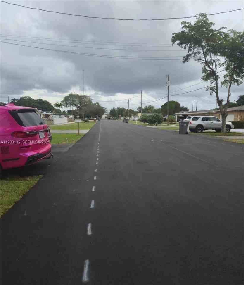 4425 Sw 21st St #1 - Photo 4 of 22