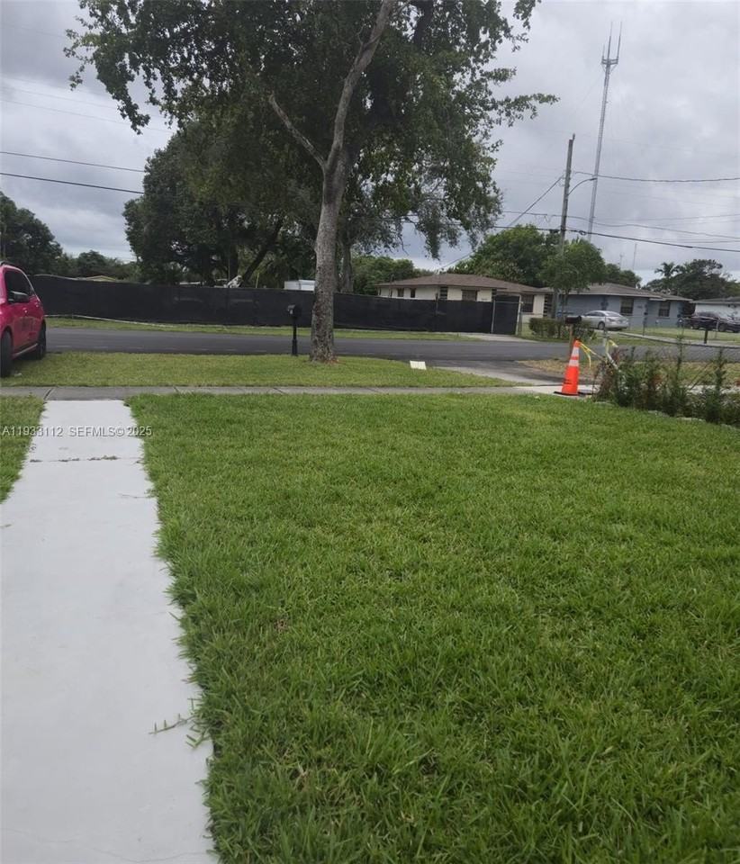 4425 Sw 21st St #1 - Photo 5 of 22