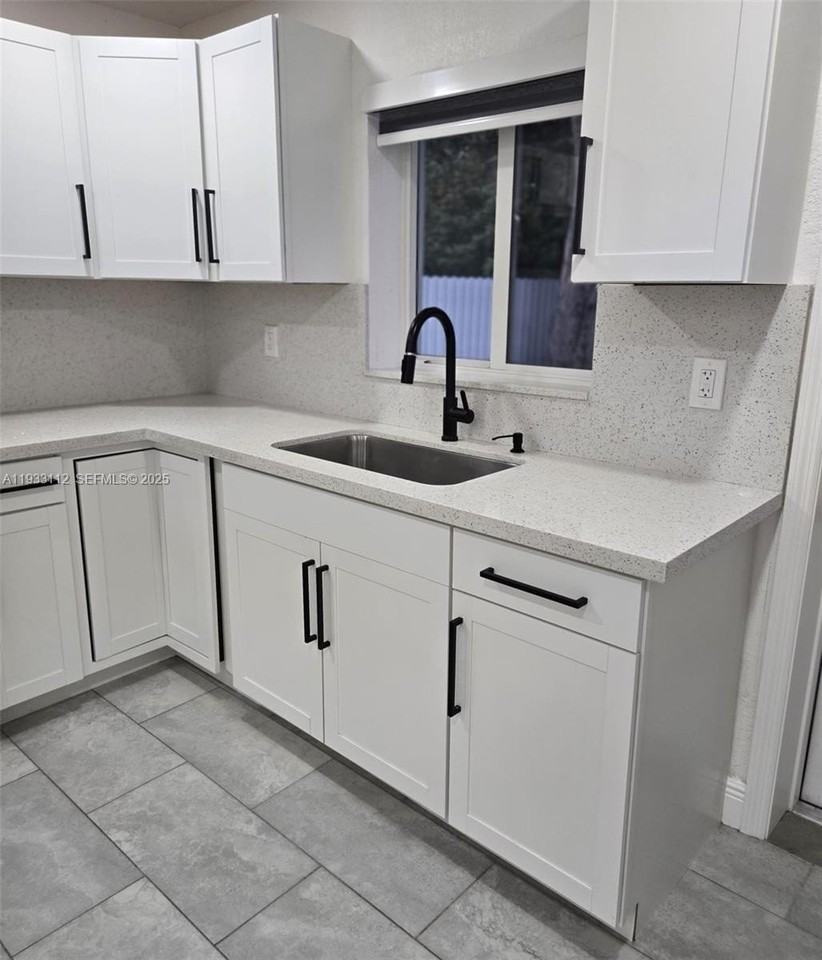 4425 Sw 21st St #1 - Photo 6 of 22