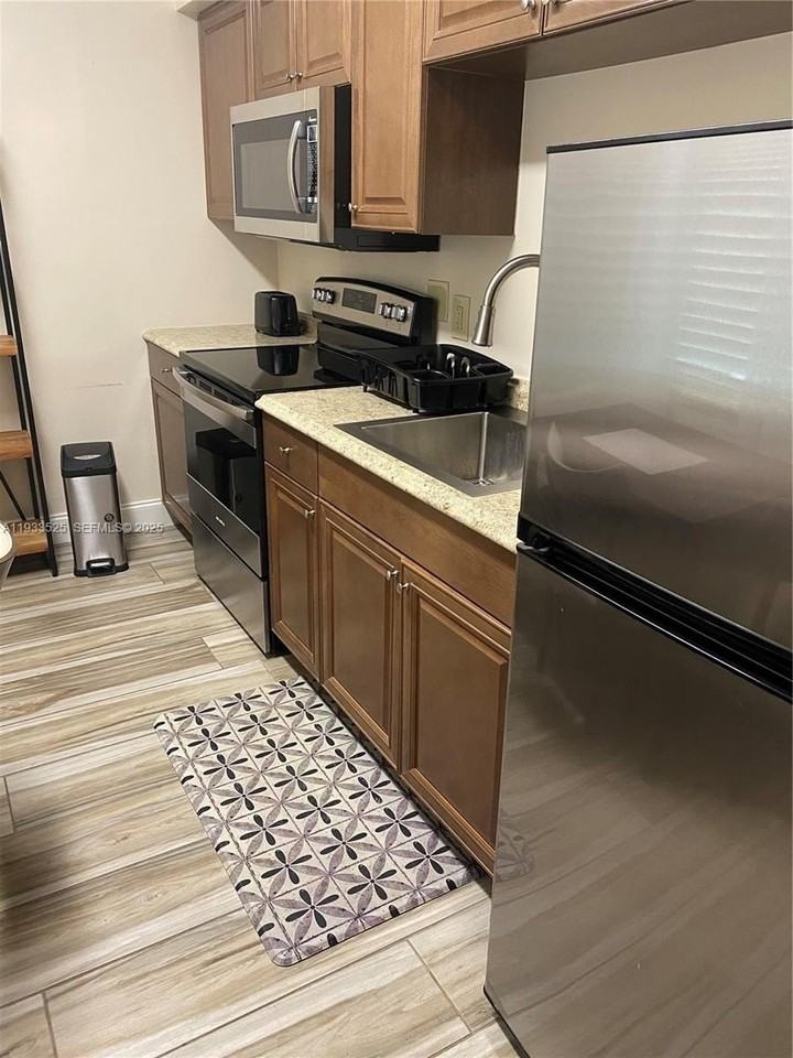 326 Roosevelt St #5 - Photo 7 of 12